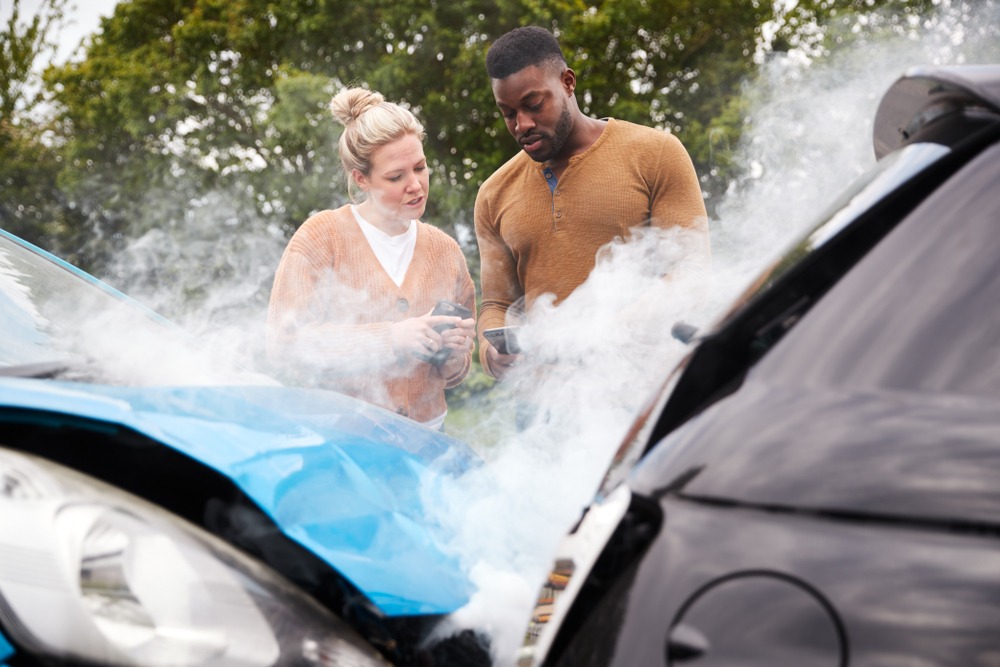 Two motorists involved in a car accident, with both wondering if South Carolina is a no-fault state.