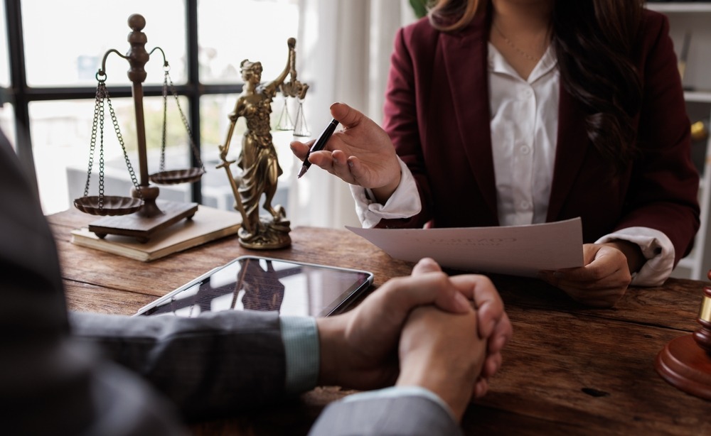 A lawyer explaining to their client how personal injury settlements work.