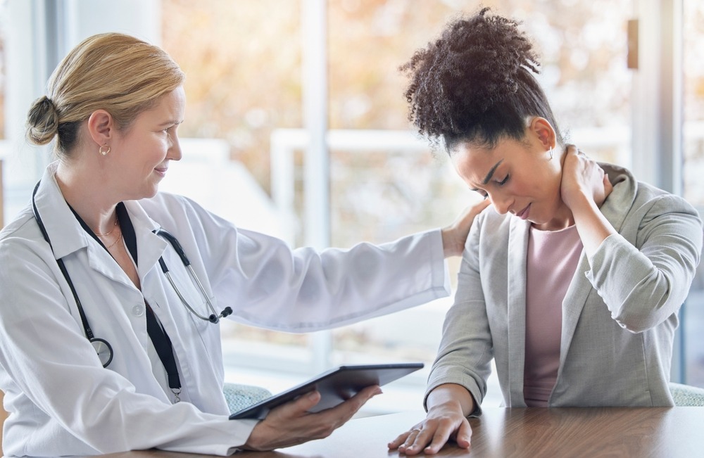 A doctor explaining to a patient if their chronic venous insufficiency qualifies for disability
